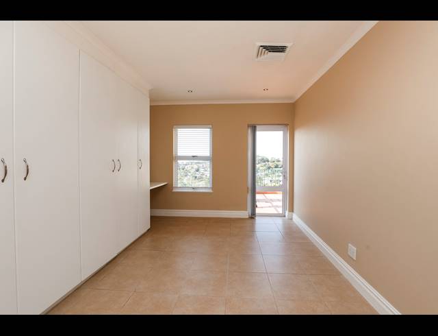 3 BEDROOM APARTMENT FOR SALE IN LA LUCIA